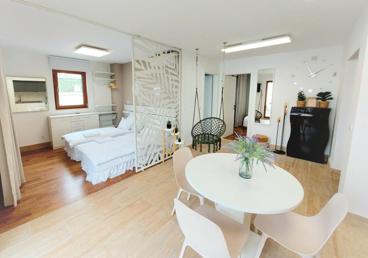 Apartment Emily สลาทิเน ภายนอก รูปภาพ