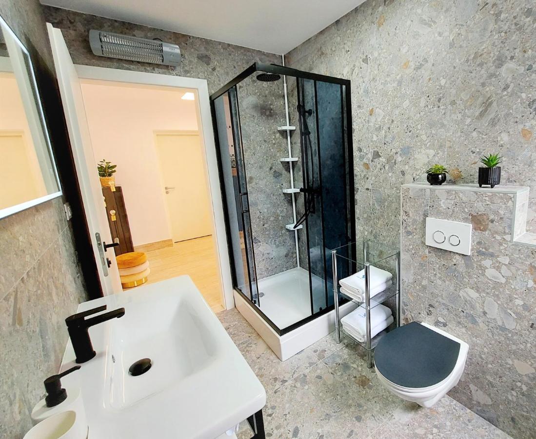 Apartment Emily สลาทิเน ภายนอก รูปภาพ